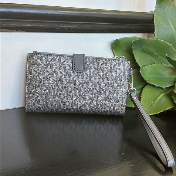 New Michael Kors Jet Set Travel Signature Logo Wristlet Clutch Wallet Monogram - Picture 6 of 9